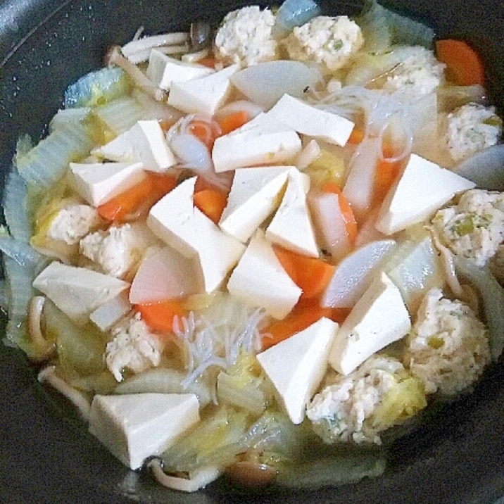 切って丸めてどんどん入れる☆豆腐と野菜とつみれ鍋